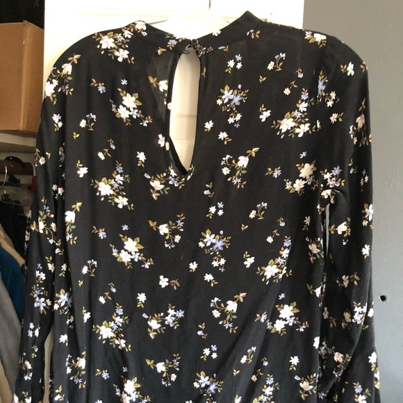 American Eagle Floral Cut-out Neck Long Sleeve - Picture 2 of 4